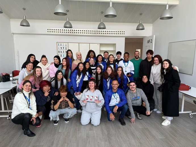 Jóvenes brasileños intercambian experiencias de formación dual con jóvenes catalanes en Barcelona