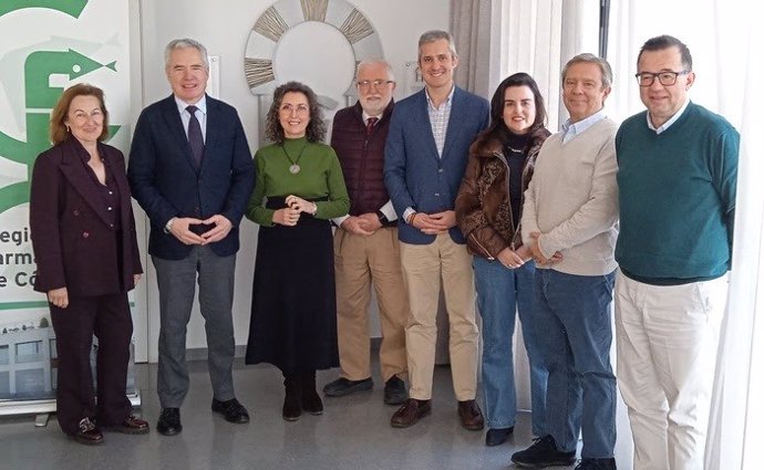 Reunión de los miembros del jurado de los 'Premios López Neyra' a la Investigación en Farmacia Asistencial, en la sede del Colegio de Farmacéuticos de Córdoba.