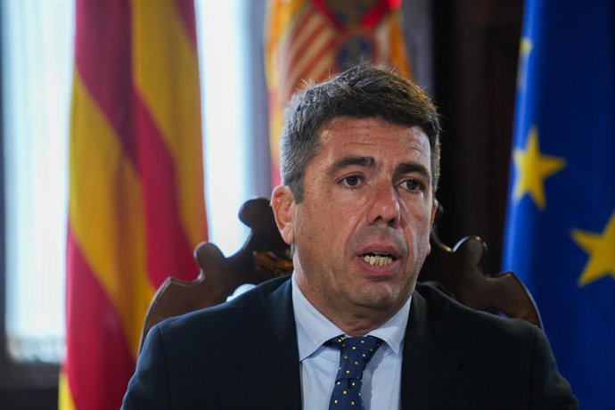 el presidente de la Generalitat valenciana, Carlos Mazón, durante la celebración de un pleno del Consell de Valencia en el Palau de la Generalitat, a 20 de marzo de 2025, en Valencia (España).