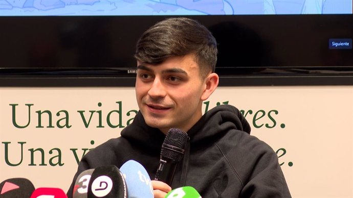 Pedri, meio-campista do FC Barcelona, durante a apresentação de seu livro infantil "Pedri y la leyenda de las botas de oro" (Pedri e a lenda das chuteiras douradas).