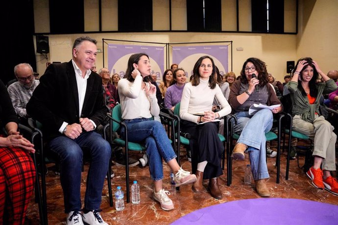 El diputado autonómico Juan Antonio Delgado; la eurodiputada Irene Montero; la secretaria general de Podemos, Ione Belarra; la coordinadora de Podemos Andalucía, Raquel Martínez; y la diputada Martina Velarde, en una imagen de marzo en Sevilla.