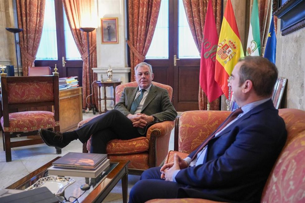 Sanz con el rector de la Loyola