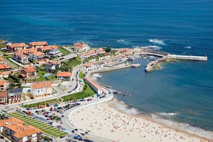 Archivo - Puerto de Comillas