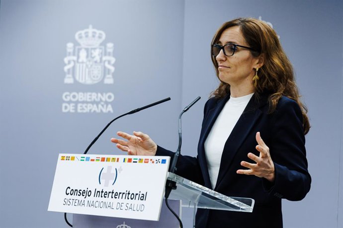 Archivo - Arquivo - A Ministra da Saúde, Mónica García, durante a sessão plenária do Conselho Interterritorial do Sistema Nacional de Saúde (CISNS), na sede do Ministério da Saúde, em 16 de dezembro de 2024, em Madri (Espanha).