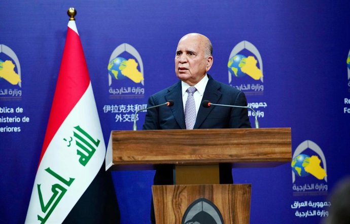 BAGDÁ, 14 de março de 2025 -- O ministro das Relações Exteriores do Iraque, Fuad Hussein, fala em uma coletiva de imprensa conjunta com o chefe da autoridade de relações exteriores da Síria, Asaad al-Shaibani (não na foto), em Bagdá, Iraque, em 14 de març