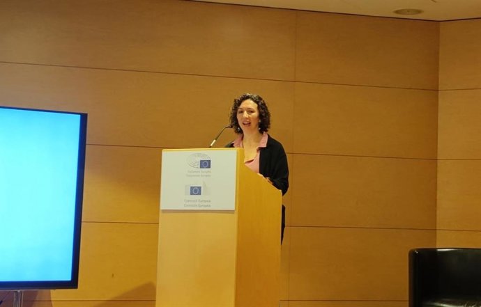 La fundadora de Learn to Check, Nereida Carrillo, en la presentación de los resultados de los talleres de alfabetización mediática.