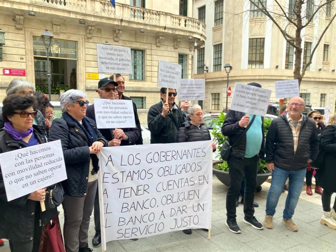 Manifestación frente a la Delegación del Gobierno.