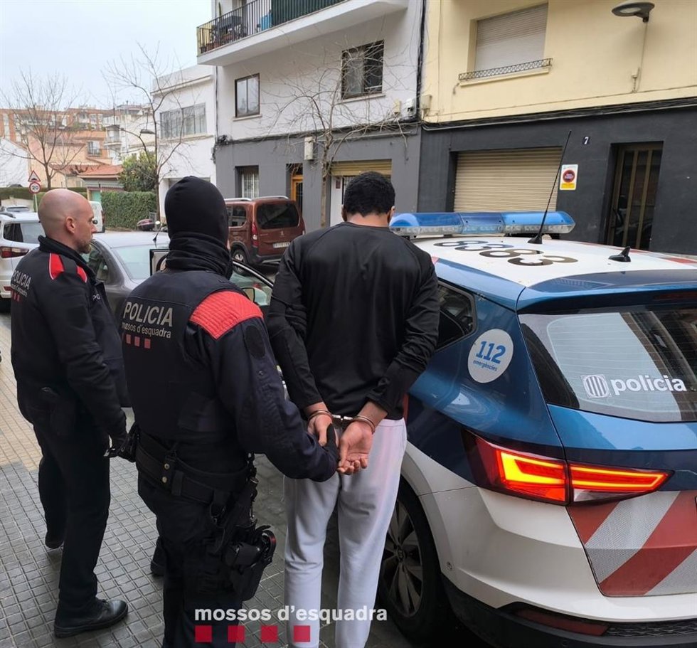 Los Mossos d'Esquadra detienen a un hombre por presuntamente vender hachís y cocaína en Vilafranca del Peneds (Barcelona)