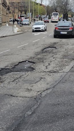 Baches en el asfaltado de la calle Marqués de Mendigorria.