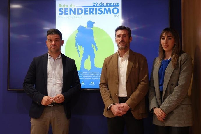 El vicepresidente de Infraestructuras y Territorio Sostenible, Cristóbal Ortega, ha presentado el evento junto al alcalde de Villanueva del Rosario, Ignacio Ramos