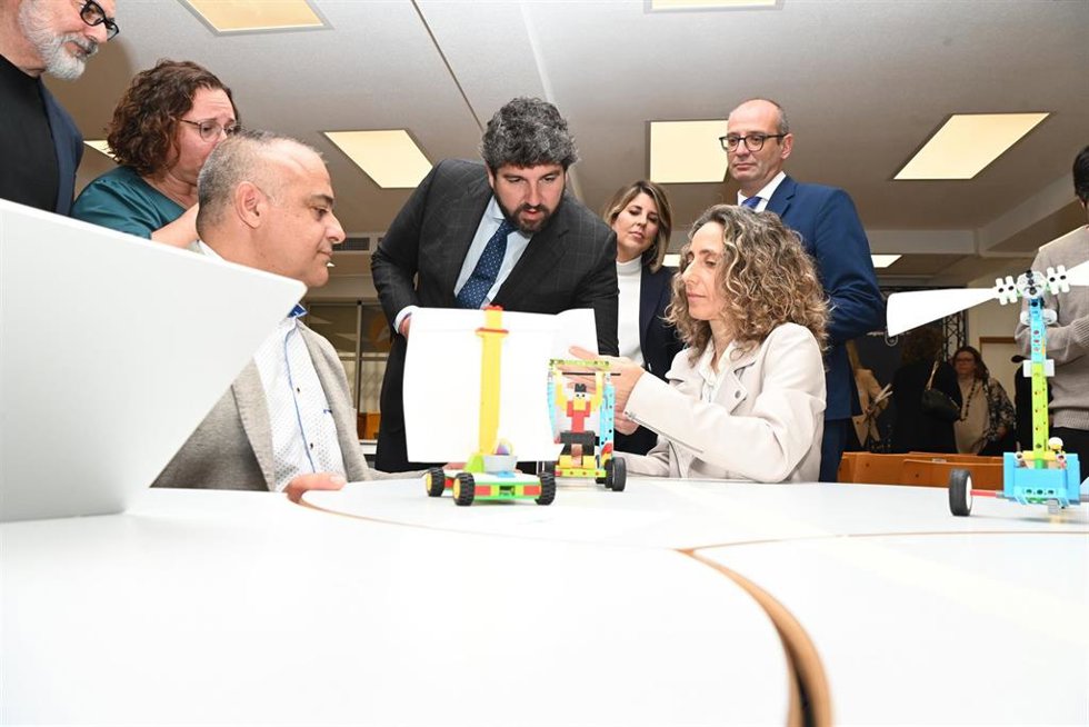 López Miras presenta la nueva Estrategia de Digitalización Educativa de la Región de Murcia Libre