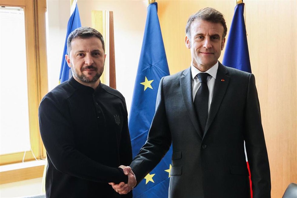 El presidente de Ucrania, Volodimir Zelenski, y el presidente de Francia, Emmanuel Macron, reunidos en Bruselas
