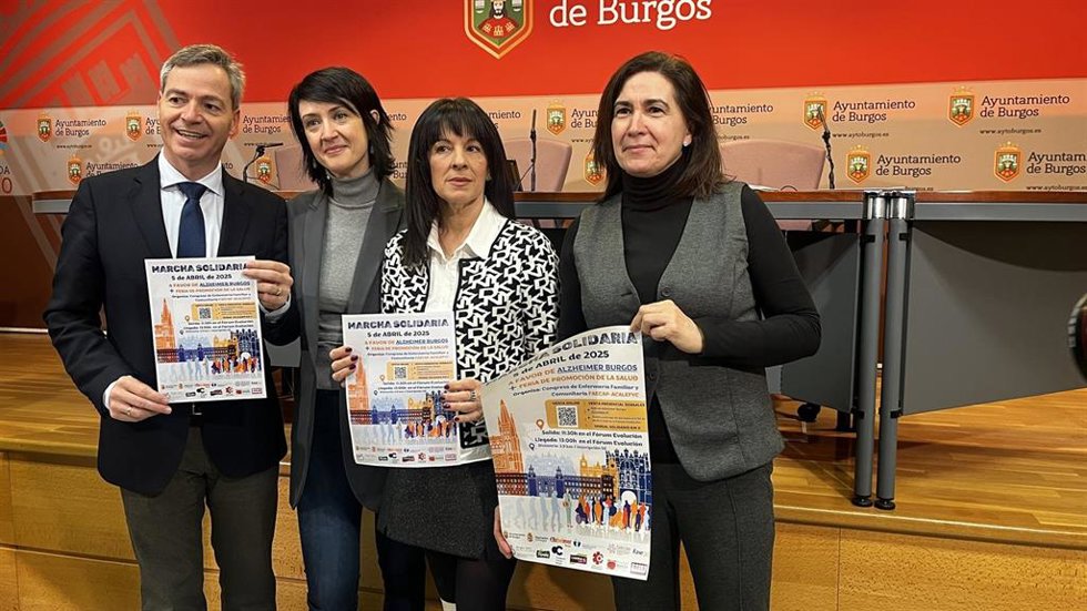 El concejal de Deportes, César Barriada, la presidenta del Congreso de Enfermería, Rosana Gutiérrez, la diputada provincial, Inma Sierra y la presidenta de Afabur, Raquel Moreno.