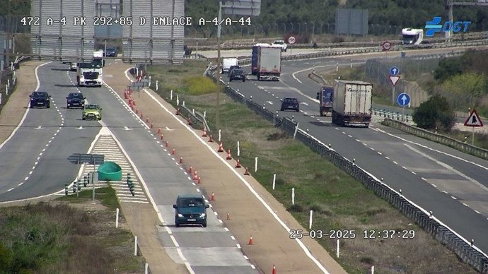Zona de la A-4 donde ocurrió el accidente captada por una cámara de la DGT.