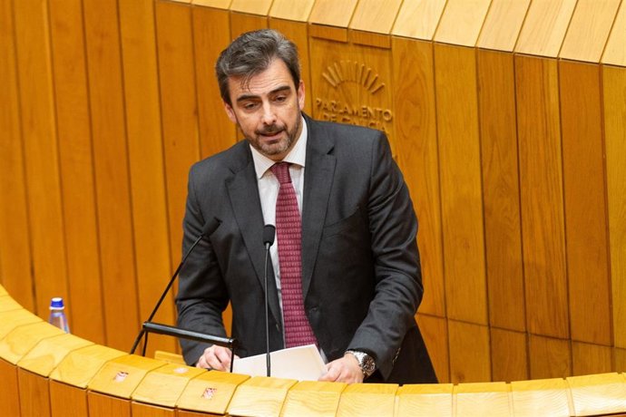 El conselleiro de Presidencia, Diego Calvo, comparece en la Cámara.