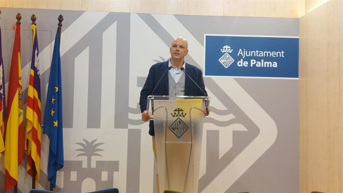 El teniente de alcalde y regidor de Urbanismo, Vivienda y Proyectos Estratégicos, Óscar Fidalgo, en rueda de prensa.