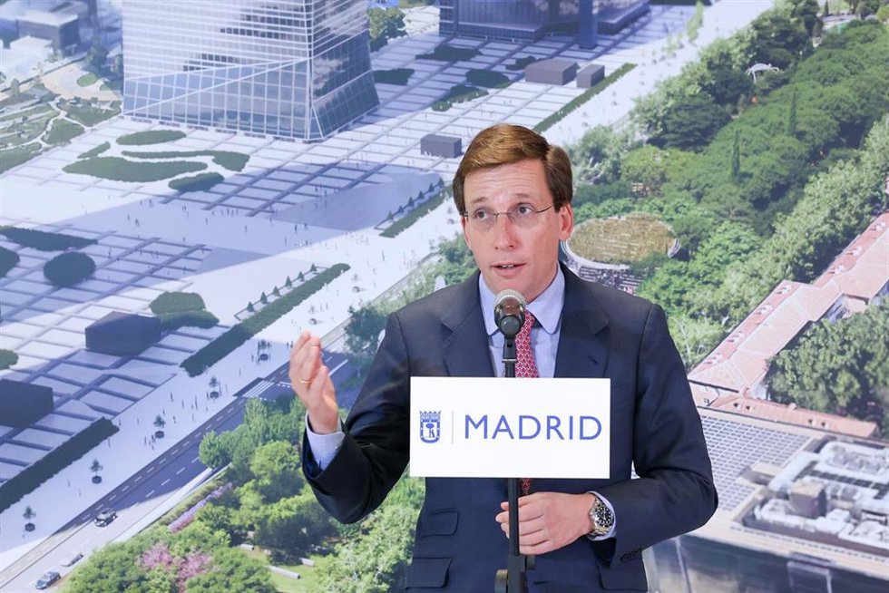 El alcalde de Madrid, José Luis Martínez-Almeida, interviene durante la presentación del proyecto Parque Castellana, en la Torre de Cristal, a 17 de marzo de 2025, en Madrid (España). El proyecto Parque Castellana producirá una transformación urbana