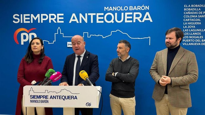 El alcalde de Antequera (Málaga), Manuel Barón (PP), en rueda de prensa.