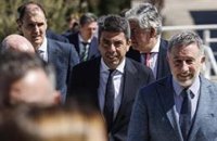 PSPV y Compromís critican la “chulería” de Mazón y PP responde que “hace su trabajo” y presenta presupuestos