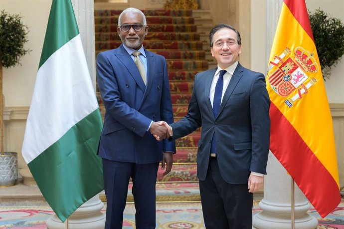 El ministro de Asuntos Exteriores, Unión Europea y Cooperación, José Manuel Albares, y su homólogo de Nigeria, Yusuf Maitama Tuggar, durante su encuentro en Madrid