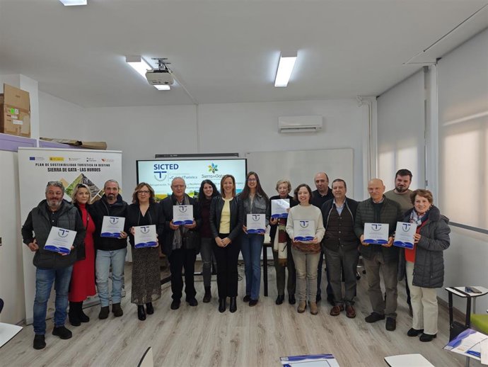 Entrega de los distintivos SICTED de calidad turística a empresas de Sierra de Gata