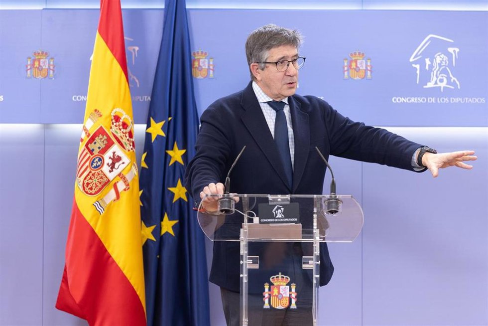 El portavoz del PSOE en el Congreso, Patxi López, durante una rueda de prensa posterior a la Junta de Portavoces