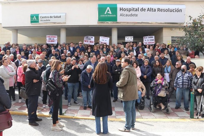Concentración en defensa del Hospital de Alta Resolución de Alcaudete.