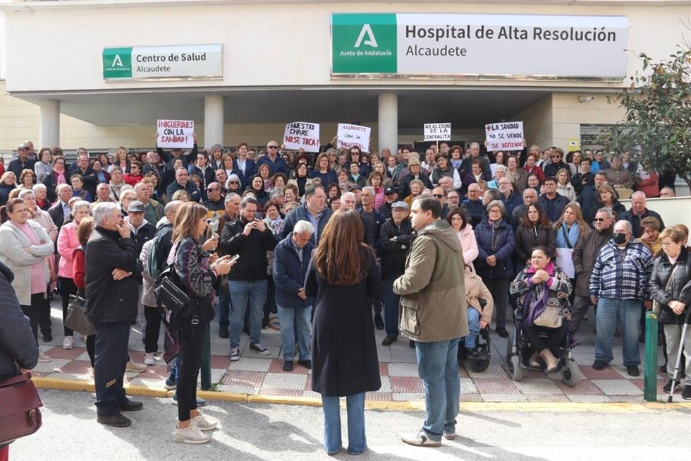 Concentración en defensa del Hospital de Alta Resolución de Alcaudete.