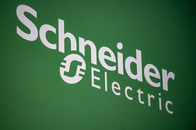 Archivo - FILED - 01 de setembro de 2022, Berlim: O logotipo da Schneider Electric na feira de eletrônicos IFA. Foto: Fabian Sommer/dpa