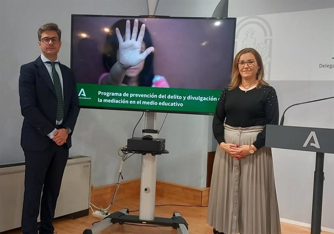 Diego Copé y Raquel López, durante la presentación del programa.
