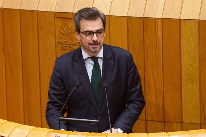 El conselleiro de Presidencia, Xustiza e Deportes comparece en la Cámara.