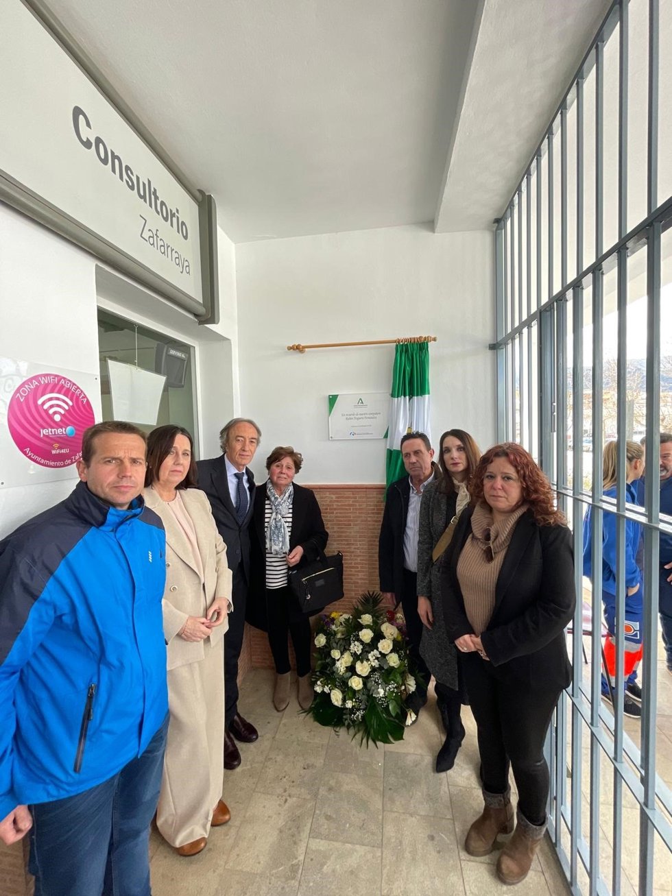 Homenaje en el centro de salud de Zafarraya al médico Rubén Nogueras.