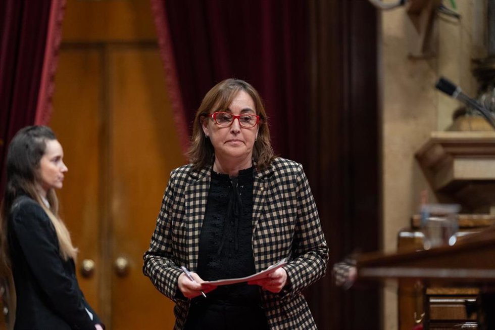 La consellera de Territori, Silvia Paneque, durante una sesión plenaria, en el Parlament, a 25 de marzo de 2025, en Barcelona, Cataluña (España)
