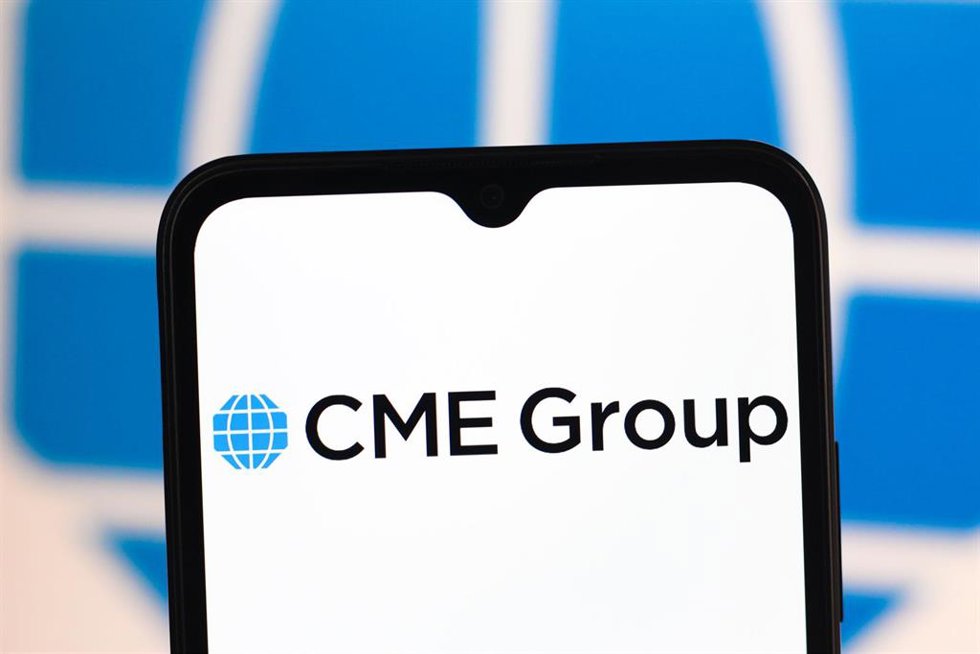 Archivo - February 19, 2025, Canada: In this photo illustration, the CME Group logo is seen displayed on a smartphone screen.