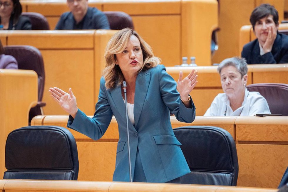 Archivo - La ministra de Educación, Formación Profesional y Deportes y portavoz del Gobierno, Pilar Alegría, interviene durante una sesión de control al Gobierno en el Senado, a 11 de febrero de 2025, en Madrid (España). 