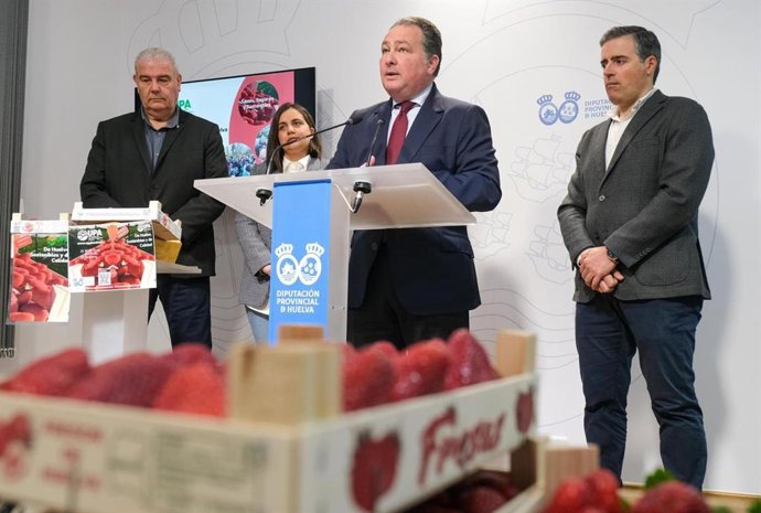 El presidente de la Diputación de Huelva, David Toscano, en la presentación de la campaña 'Yo Como Fresas de Huelva'.
