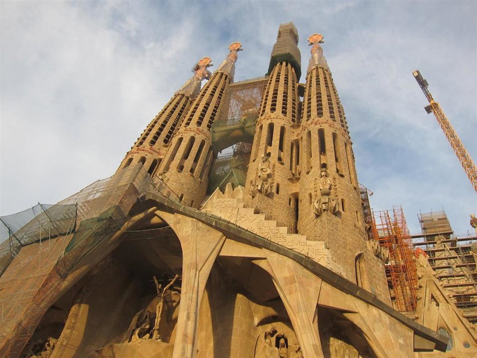 Archivo - Fachada de la Gloria de la Sagrada Familia de Barcelona, en una foto de archivo.