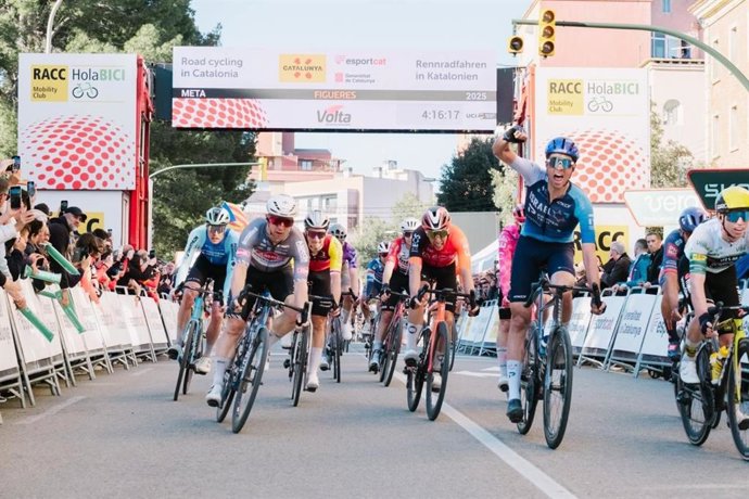 O ciclista britânico Ethan Vernon (Israel-Premier Tech) venceu a segunda etapa da Volta à Catalunha, realizada entre Banyoles e Figueres em 180,5 quilômetros.