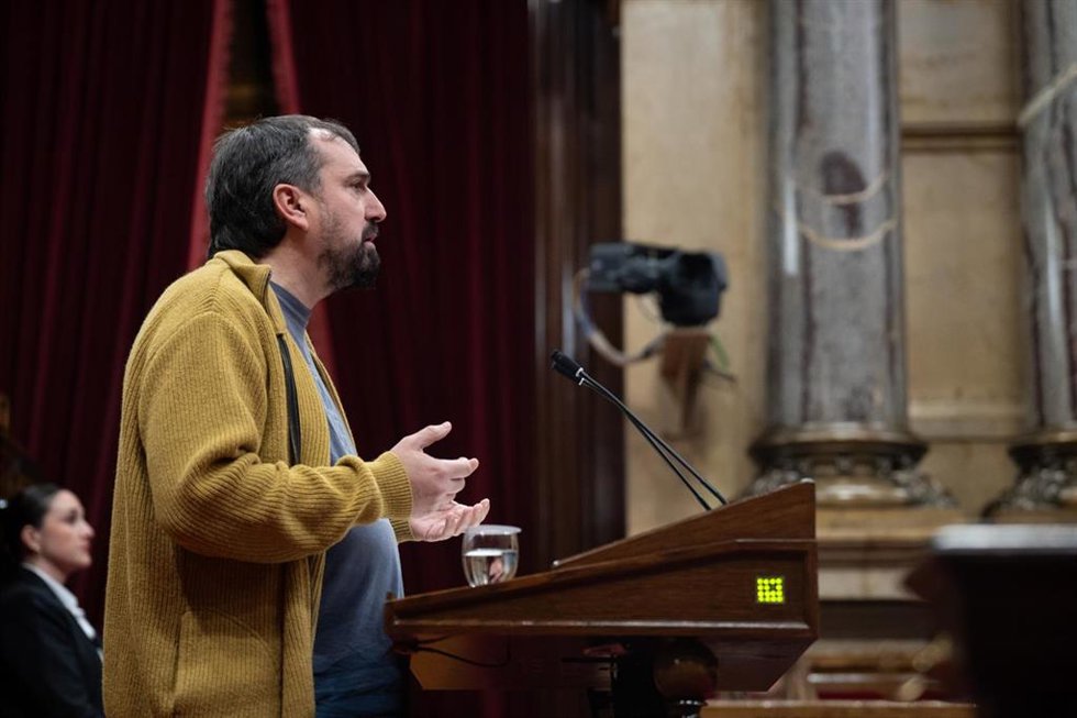 El diputado de la CUP Dani Cornell, en el debate monográfico de Rodalies de Catalunya en el Parlament