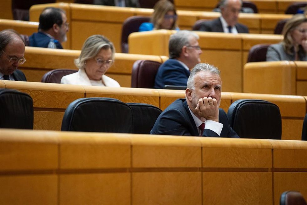 El ministro de Política Territorial y Memoria Democrática, Ángel Víctor Torres, durante una sesión de control al Gobierno, en el Senado, a 25 de marzo de 2025, en Madrid (España). 