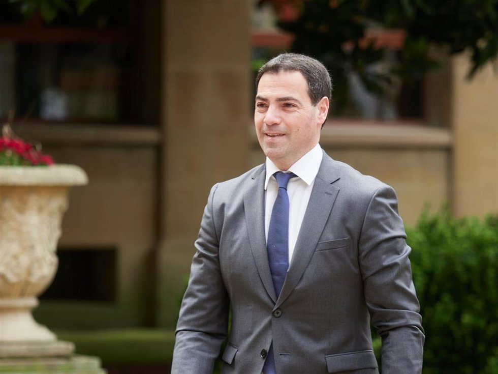 El lehendakari, Imanol Pradales, a su llegada a la Asamblea de la Eurorregión Nueva Aquitania-Euskadi-Navarra, en el Palacio de Navarra, a 25 de marzo de 2025, en Pamplona, Navarra (España). La Eurorregión Nueva Aquitania Euskadi Navarra desarrolla y ap