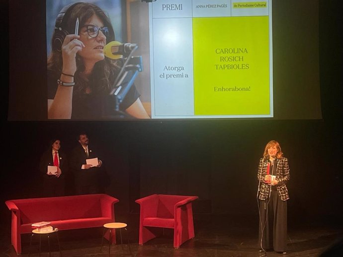Carolina Rosich recull l'I Premi Anna Pérez Pagès de periodisme cultural