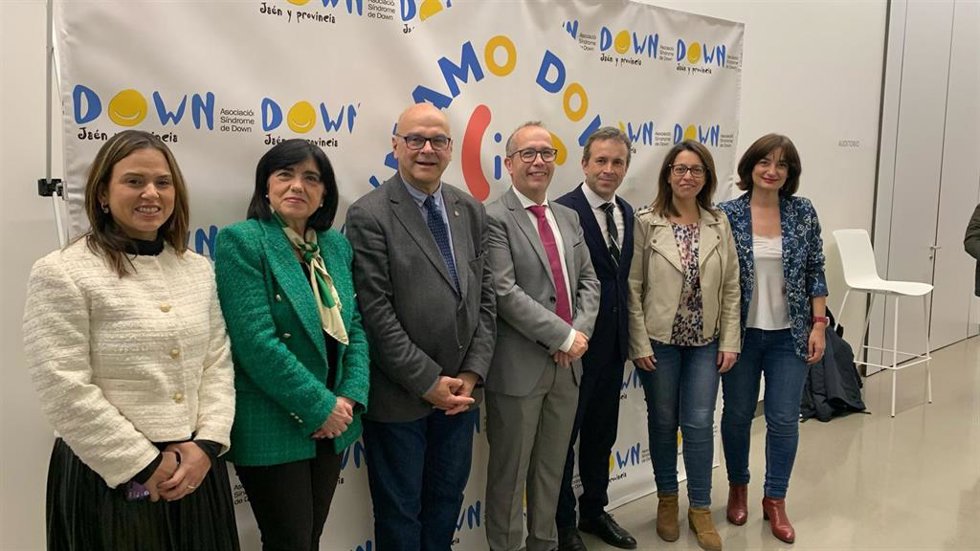 El subdelegado del Gobierno de España en Jaén, Manuel Fernández, junto al alcalde de Jaén, Julio Millán, en los II Premios Dínamo.