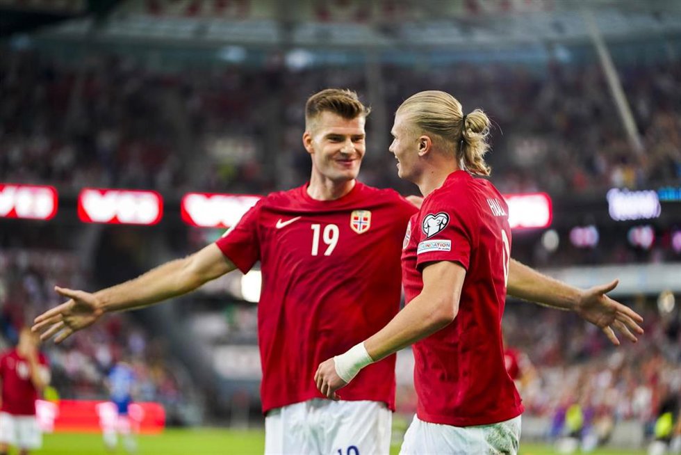Archivo - Erling Haaland y Alexander Sorloth con Noruega