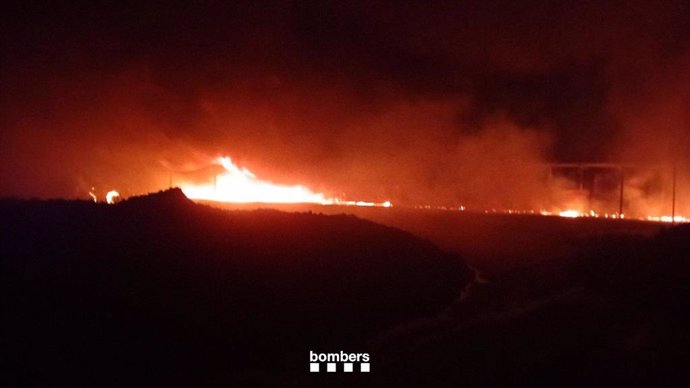 Incendi en una nau agrícola a l'Arboç (Tarragona)