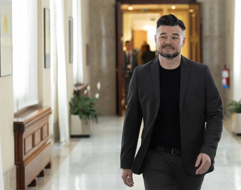 El portavoz de ERC en el Congreso, Gabriel Rufián, llegando a una reunión de la Junta de Portavoces