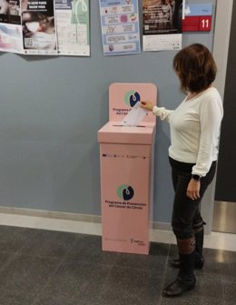 Las farmacias ya han dispensado 760 kits de autotoma, que después las mujeres depositan en el buzón rosa instalado en el centro de salud.