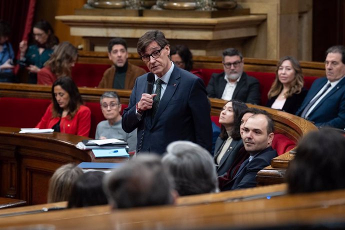 El president de la Generalitat, Salvador Illa, durant la sessió de control