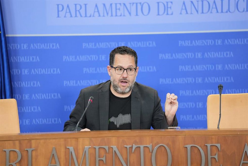 El portavoz parlamentario de Adelante Andalucía, José Ignacio García, en rueda de prensa
