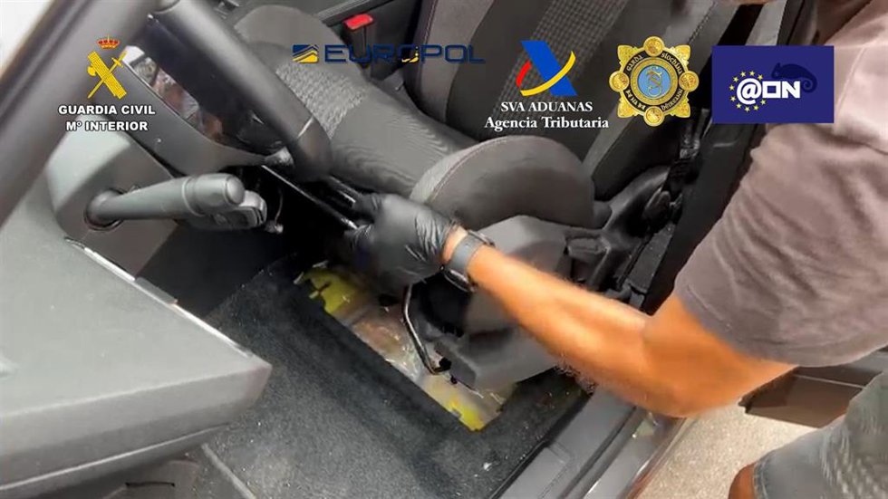 Desmantelada una red criminal que enviaba desde Castellón a Irlanda droga oculta en dobles fondos de vehículos.